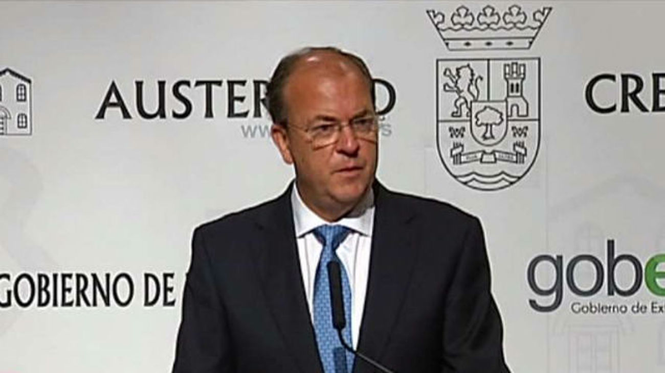 Monago asegura que hizo 16 viajes oficiales a Canarias y se pagó 22 privados