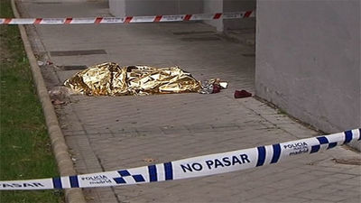 Una mujer de 72 años muere al caer al vacío desde un quinto piso