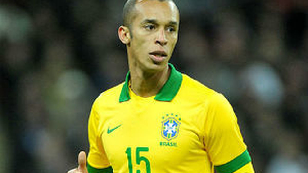 Miranda se lesiona con Brasil y será baja al menos 15 días