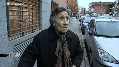 Botella ofrecerá una vivienda social a la anciana desahuciada en Vallecas