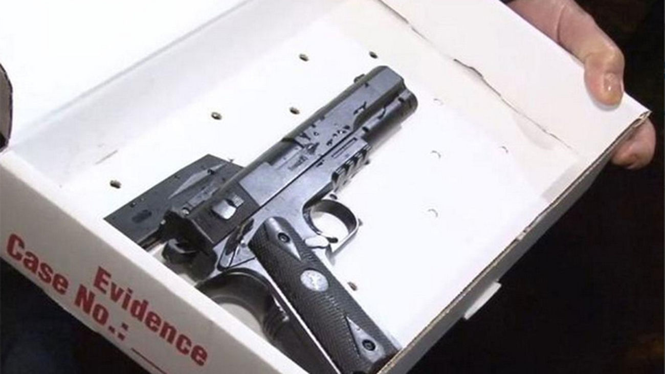 Muere un niño de doce años con un arma de juguete por disparos de la policía en EEUU