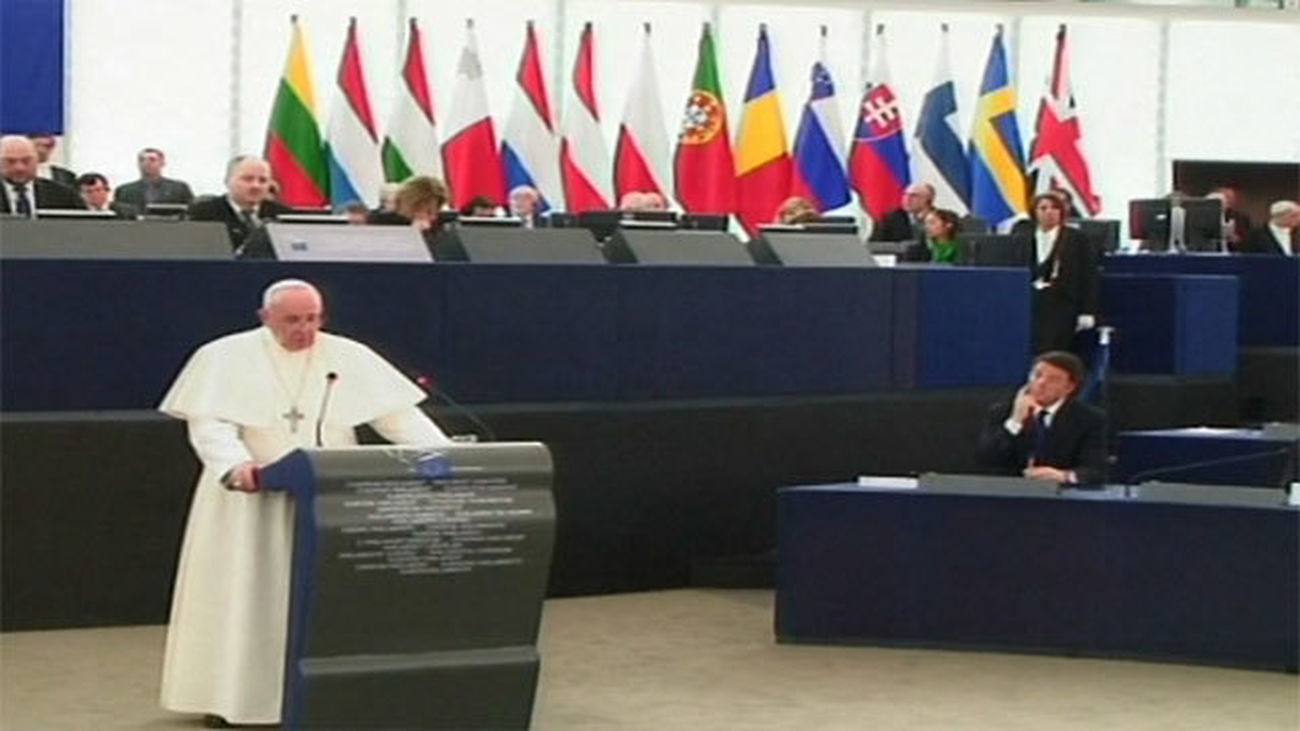 El Papa alerta ante la Eurocámara de las consecuencias sociales de la crisis