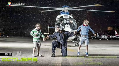 Policías Nacionales y niños con Síndrome de Down juntos en un calendario