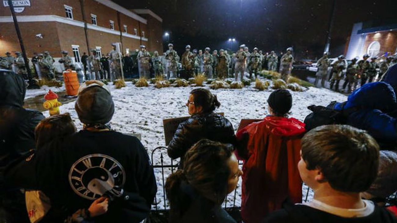 Disturbios y arrestos en Los Ángeles mientras Ferguson recupera la normalidad