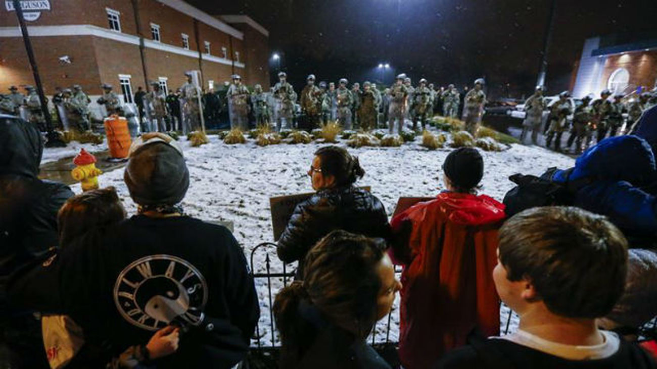 Disturbios y arrestos en Los Ángeles mientras Ferguson recupera la normalidad