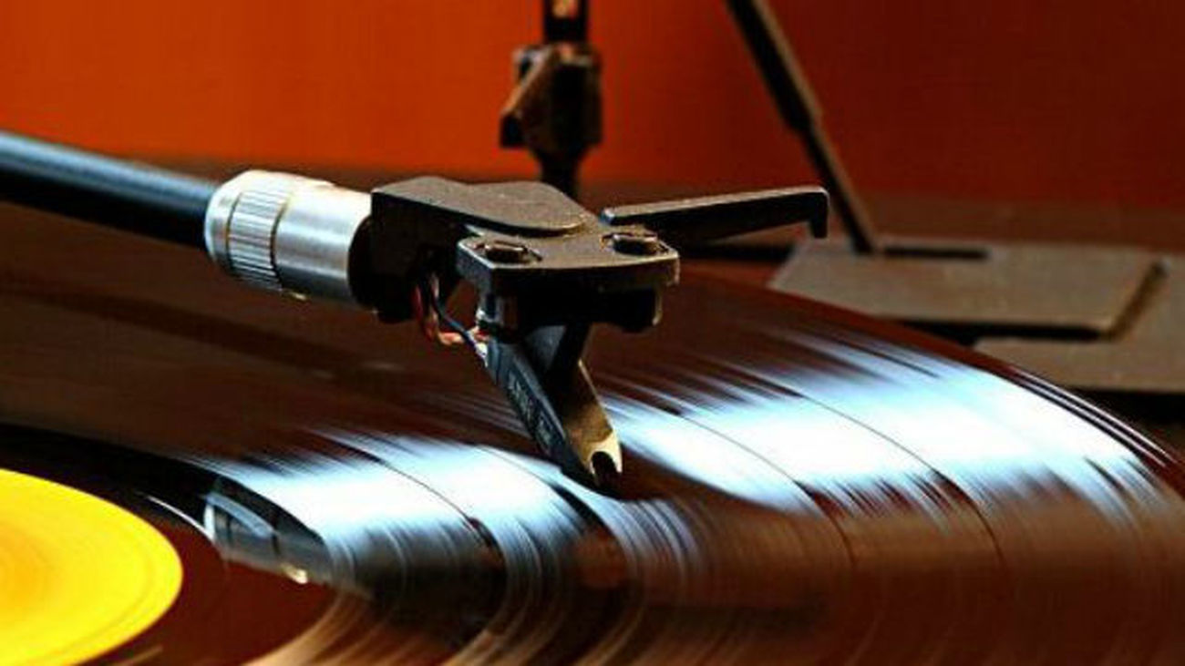 La venta de vinilos en el Reino Unido supera el millón por primera vez desde 1996