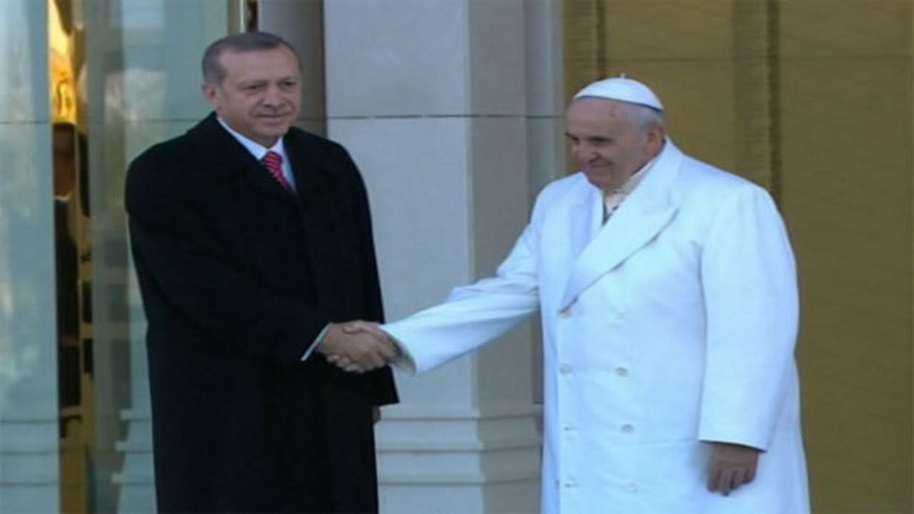 El Papa dice que Turquía es testimonio de ayuda a los refugiados