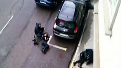 Una policía y un atracador mueren en el tiroteo de un atraco a un banco en Vigo