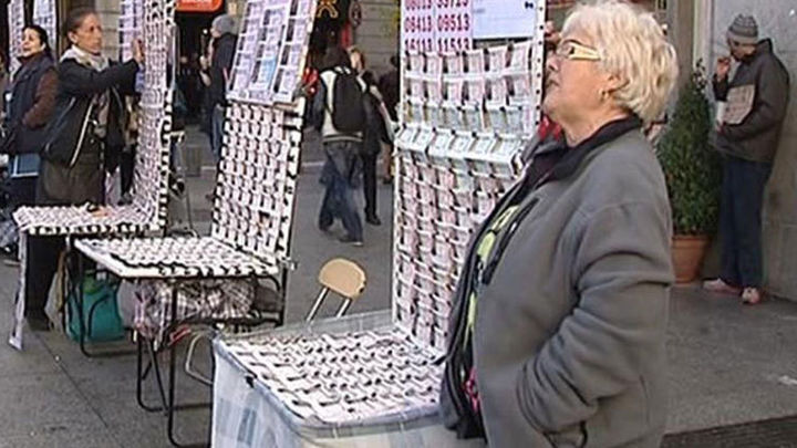 El Ayuntamiento estudia regular los puntos de venta de lotería en Sol