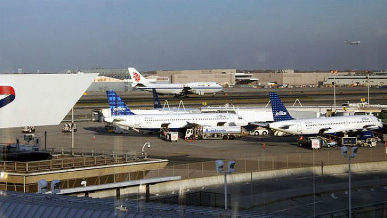 Una amenaza de bomba en un avión genera alarma en el aeropuerto JFK de Nueva York