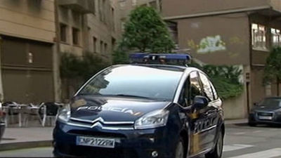 Seis encapuchados agreden a dos personas en la peña del Atlético en Coruña