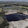 Arrancan los trabajos de descontaminación de la balsa de aceite de Arganda