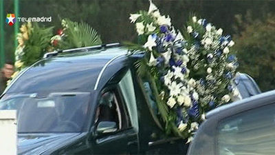 Más de un centenar de personas asisten al entierro de Jimmy, el hincha del Deportivo