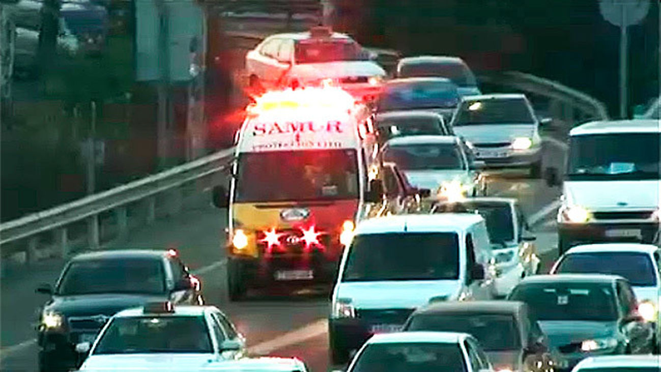 Cómo comportarse con el coche ante una ambulancia