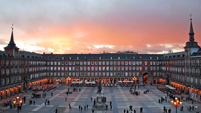 La Plaza Mayor restaurará sus fachadas, soportales y pavimentos en once meses