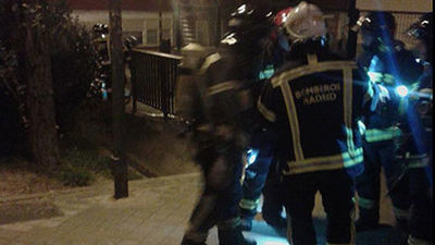 Una mujer de 60 años intoxicada en un aparatoso incendio originado por un brasero