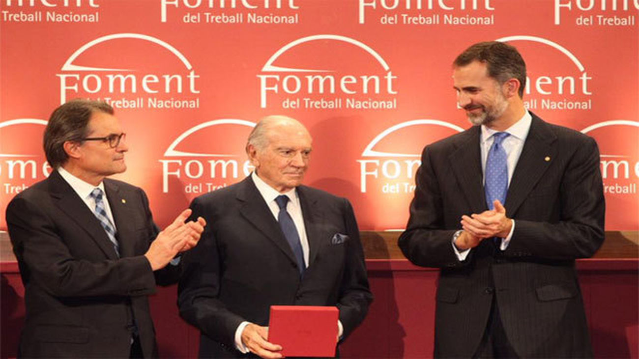 El Rey defiende en Cataluña "abordar juntos" los retos como ya se hizo en la Transición