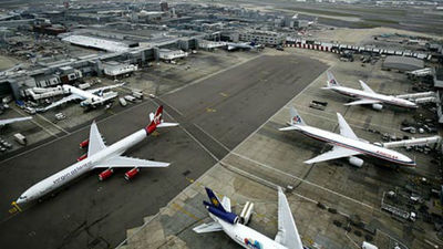 Los aeropuertos británicos vuelven a la normalidad tras el caos en control aéreo