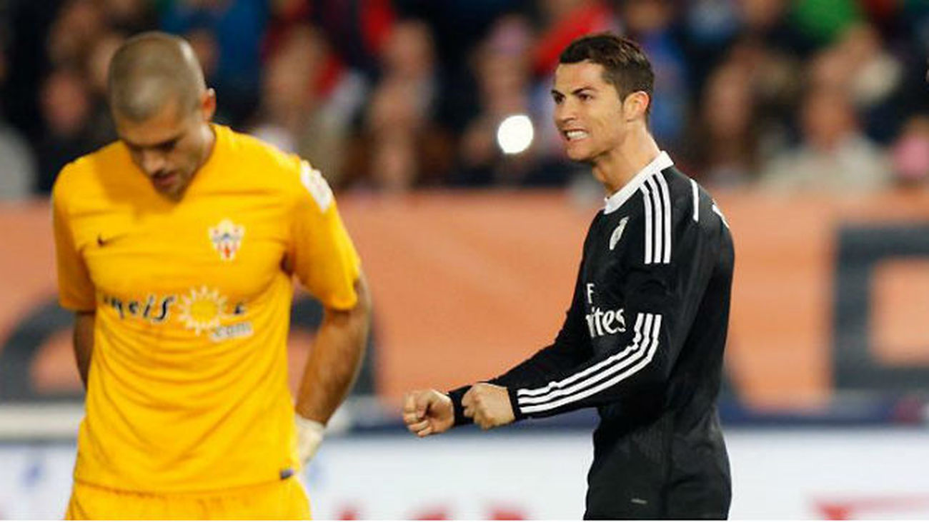 1-4. Casillas salvó al Real Madrid y Cristiano sentenció al Almería