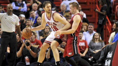 El buen partido de los Gasol no basta para ganar a los Heat