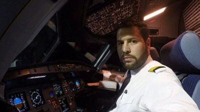 Una web recopila las fotos prohibidas que los pilotos sacan en las cabinas de los aviones