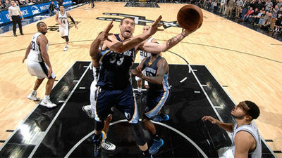 Marc Gasol, con triple espectacular, derribó el 'maleficio' de San Antonio