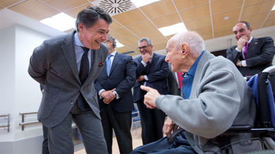 González inaugura en San Blas la residencia 'Adolfo Suarez' para mayores dependientes