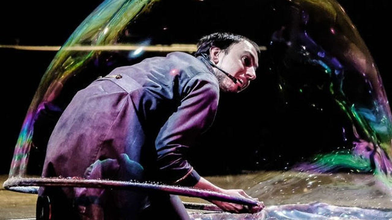 El espectáculo '100% Burbujas' regresa al Teatro Lara esta Navidad