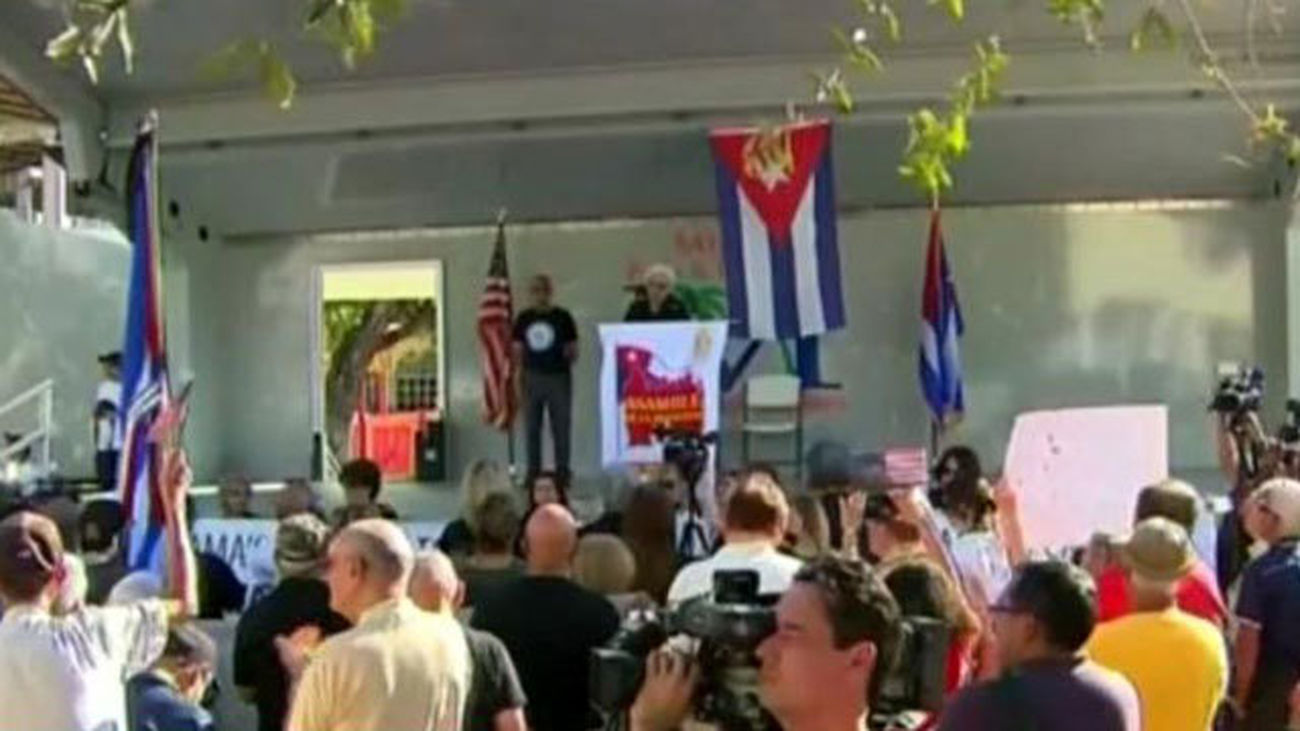 Exilio cubano califica de "infamia" las "concesiones" de Obama a Raúl Castro