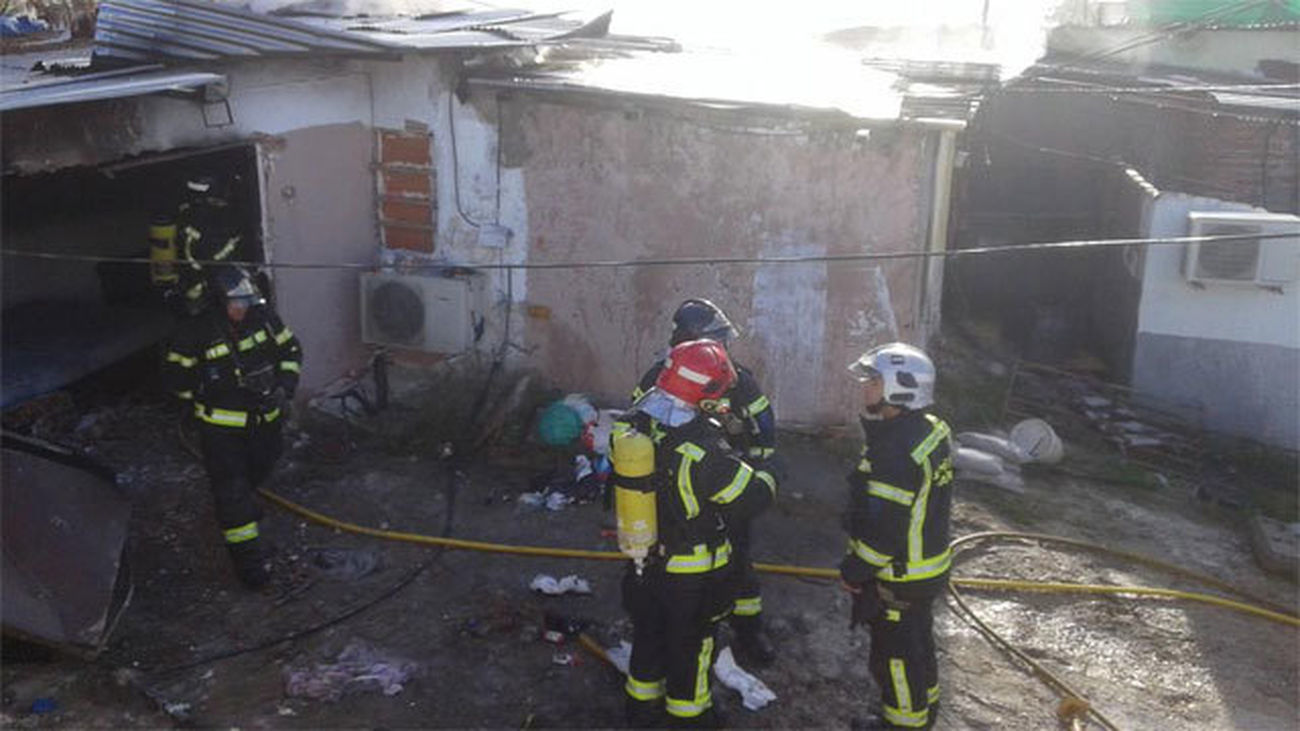 Intoxicados por fuego en chabola 5 miembros de una familia, de ellos 2 niñas