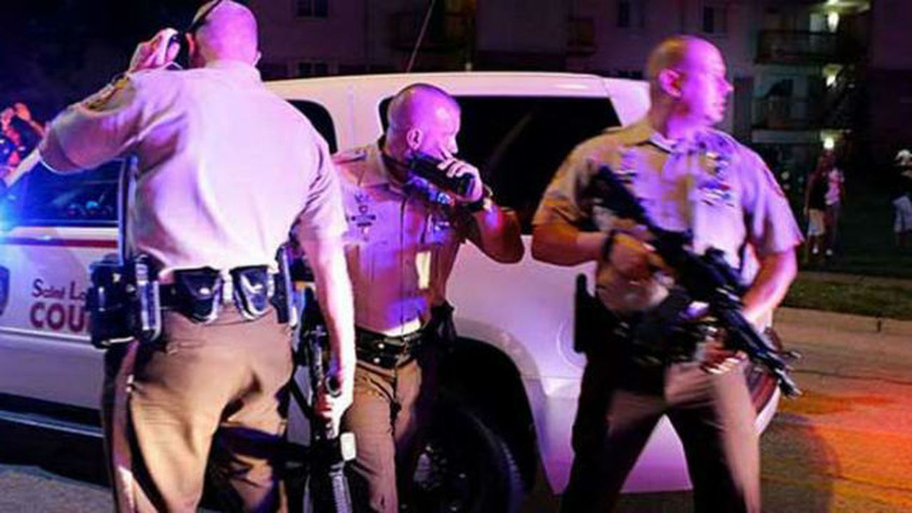 Un policía mata a un joven negro en una localidad cercana a Ferguson