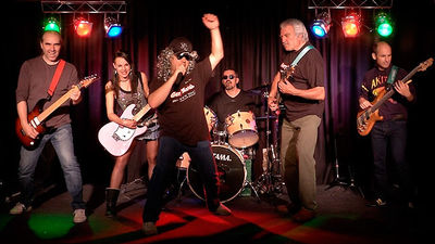 Este abuelo es muy heavy