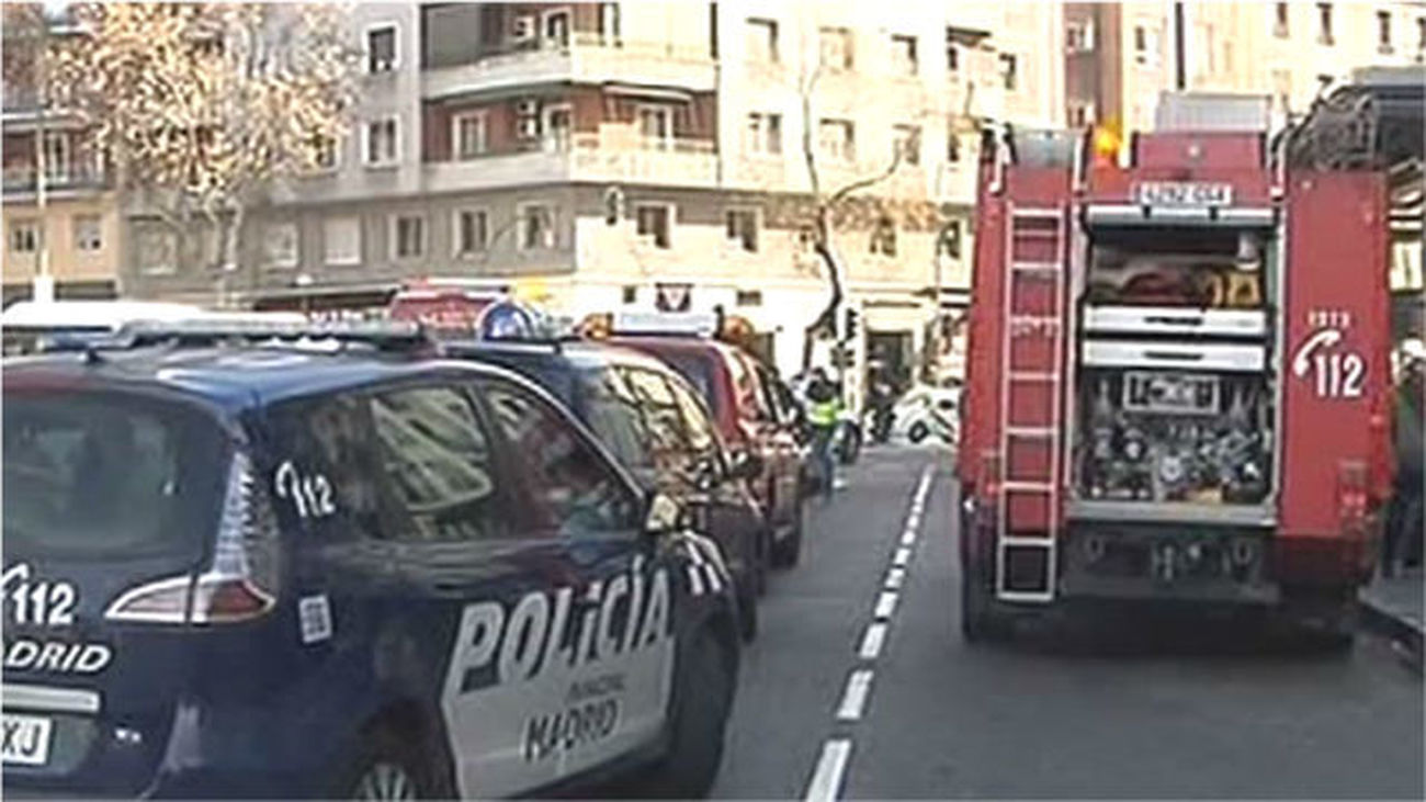 Muere un policía al ser arrojado al tren por un hombre al que identificaba