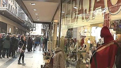 Las calles del centro de Madrid abarrotadas para adquirir los últimos regalos