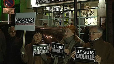 Gritos por la libertad de expresión y 'Todos somos Charlie' en solidaridad con Francia