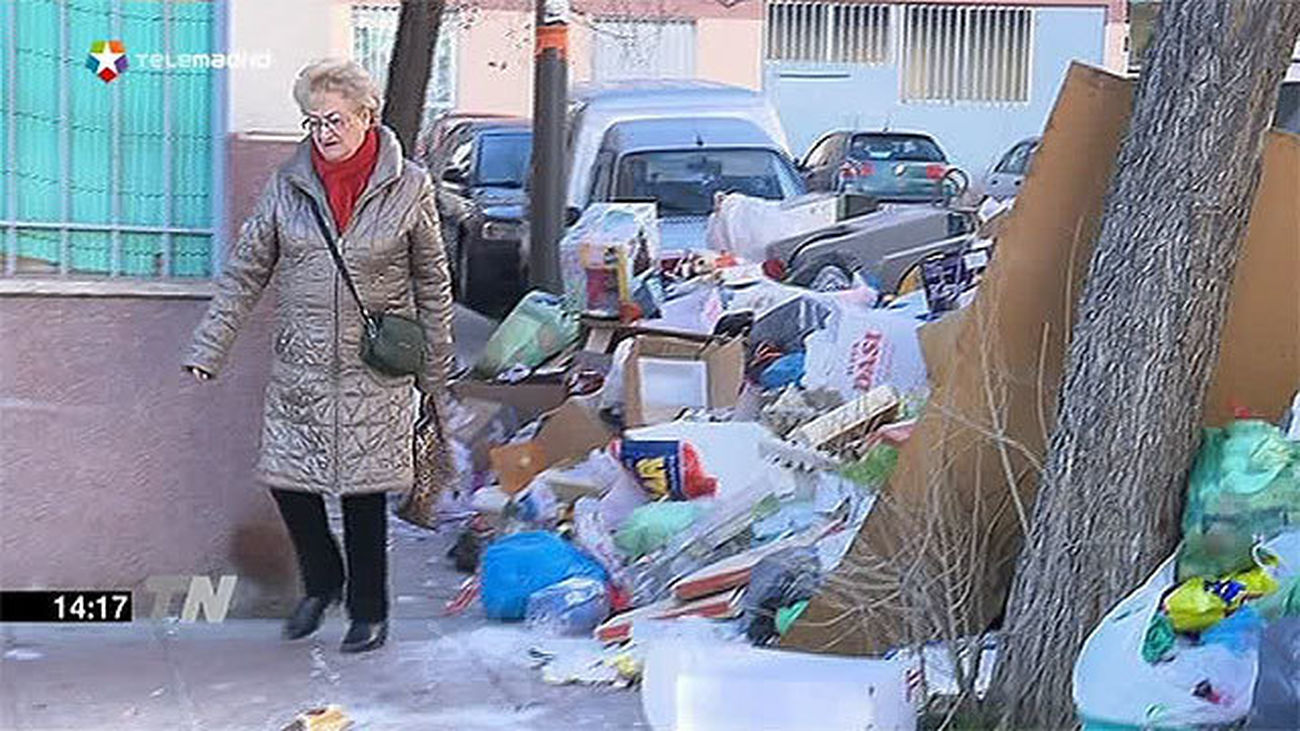 Parla: caos por la basura tras semanas de huelga