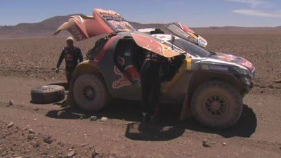 Carlos Sainz entierra sus ilusiones en el desierto