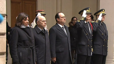 Francia guarda un minuto de silencio por la masacre de Charlie Hebdo