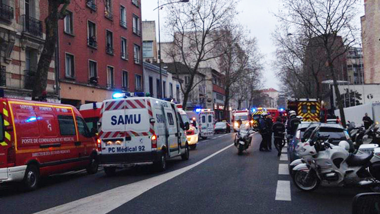 Muere una policía municipal herida en un tiroteo en el sur de París