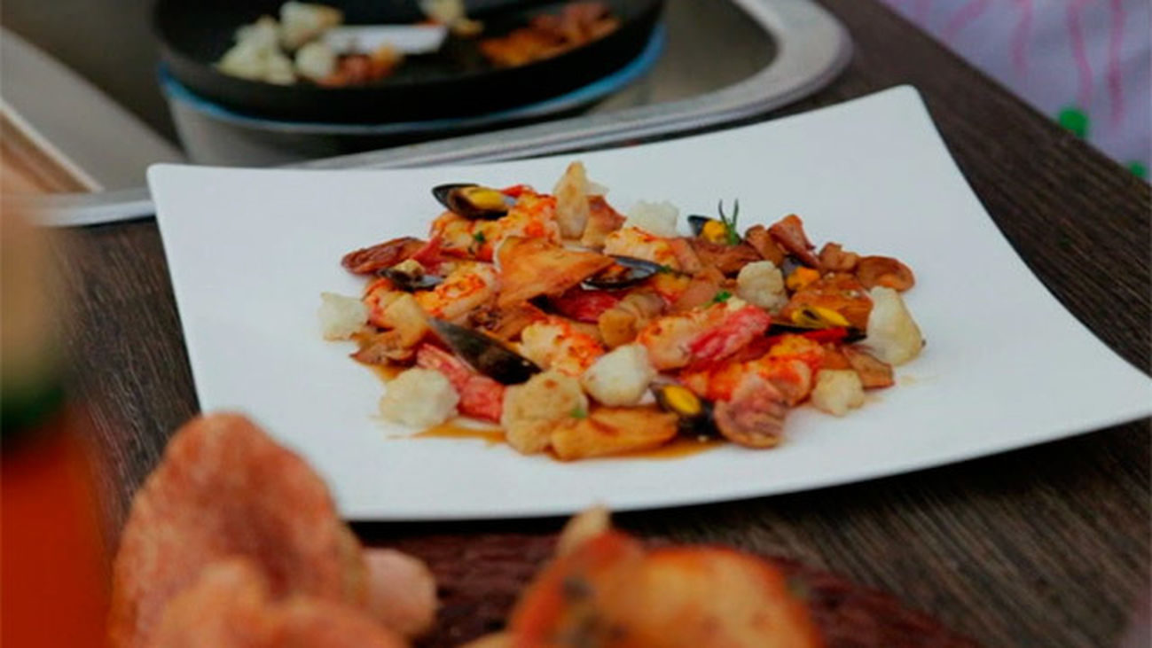 La receta: Níscalos salteados con gambones y coliflor