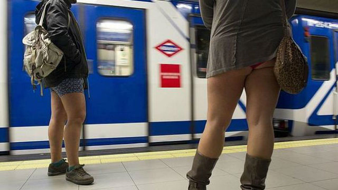 Sexta edición en Madrid del 'Día Sin Pantalones en el Metro'