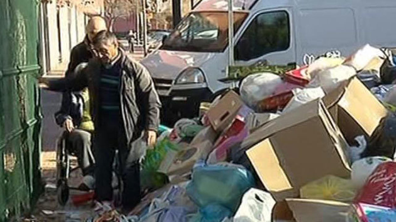 El lunes se reanuda la recogida de basura en Parla si los empleados cobran la nómina
