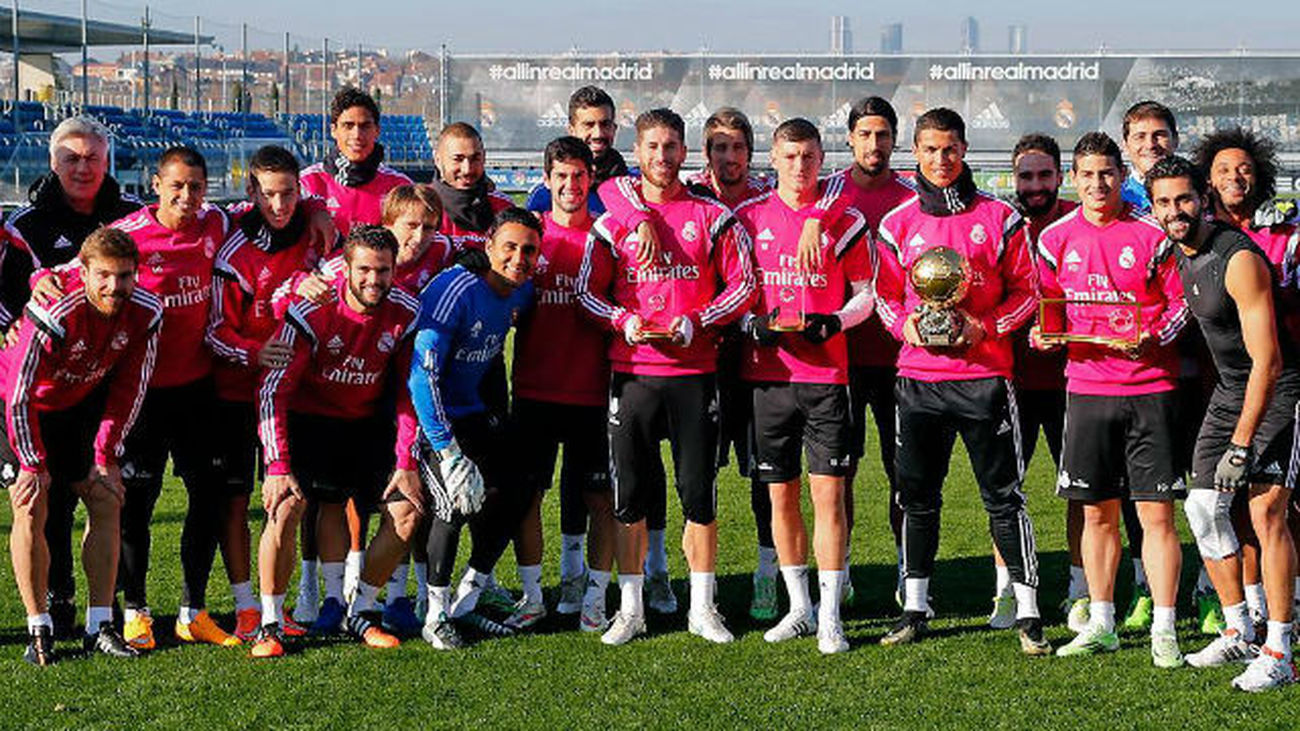 Cristiano comparte con sus compañeros el Balón de Oro