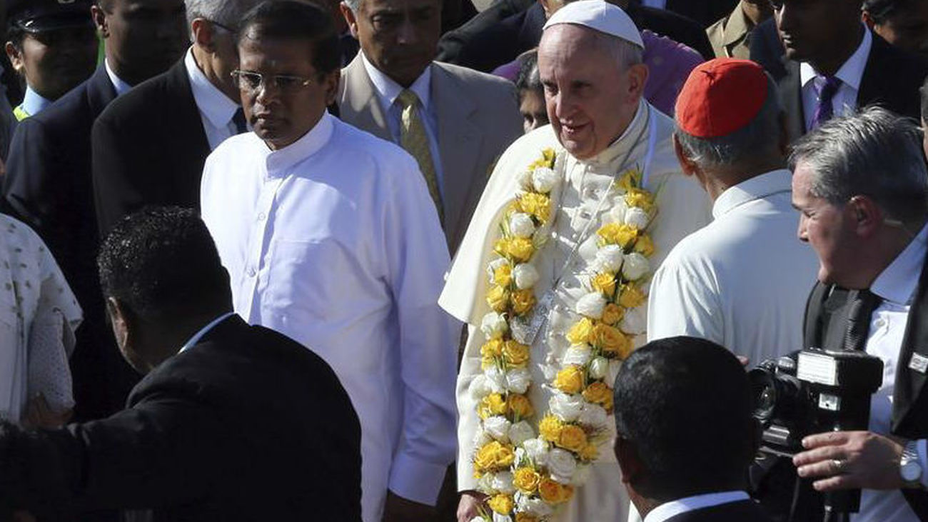 El papa Francisco llega a Sri Lanka en la primera visita de un pontífice en 20 años