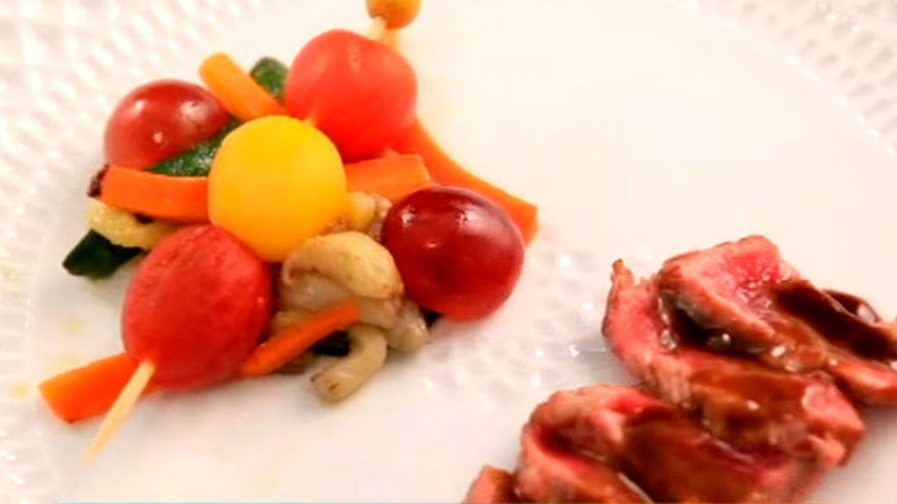 La valoración del equipo naranja: Chuletón con verduras confitadas y brocheta de verduras