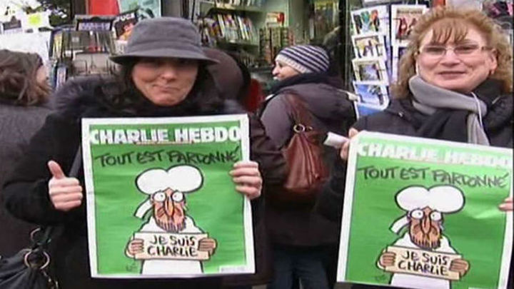 Los franceses hacen largas colas y agotan la edición del 'Charlie Hebdo'