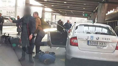 La Policía detiene al ladrón de taxis cuando robaba otro con un bebé en su interior