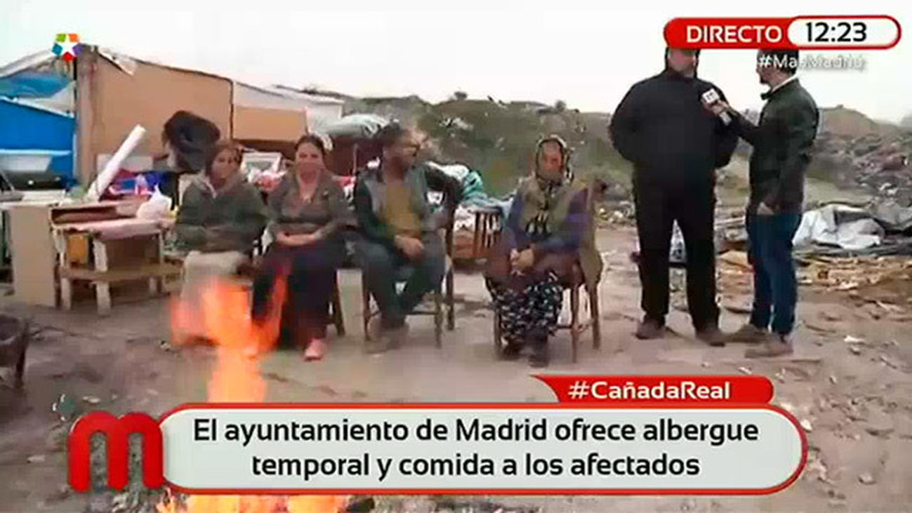 Tres familias desalojadas de sus chabolas en la Cañada Real