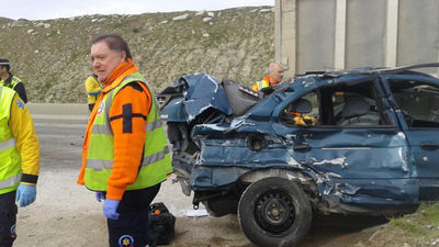 Muy grave un joven de 25 años al colisionar su coche con un camión en Valdemingómez