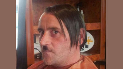 Dimite el líder de Pegida tras su foto disfrazado de Hitler